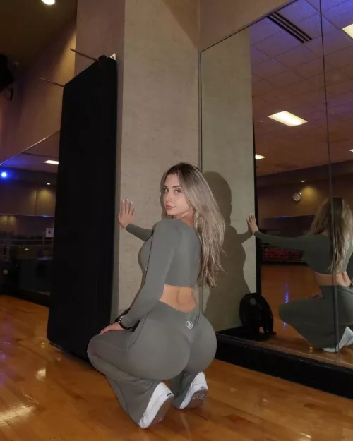 Mirror captured one naughty girl