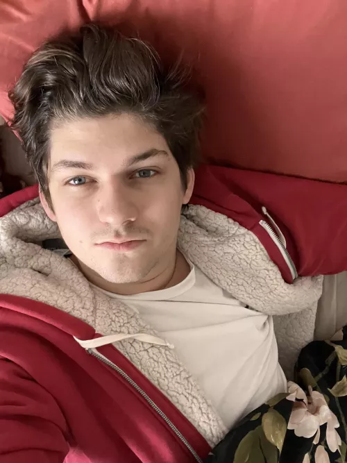 Need a cuddle & videogames date