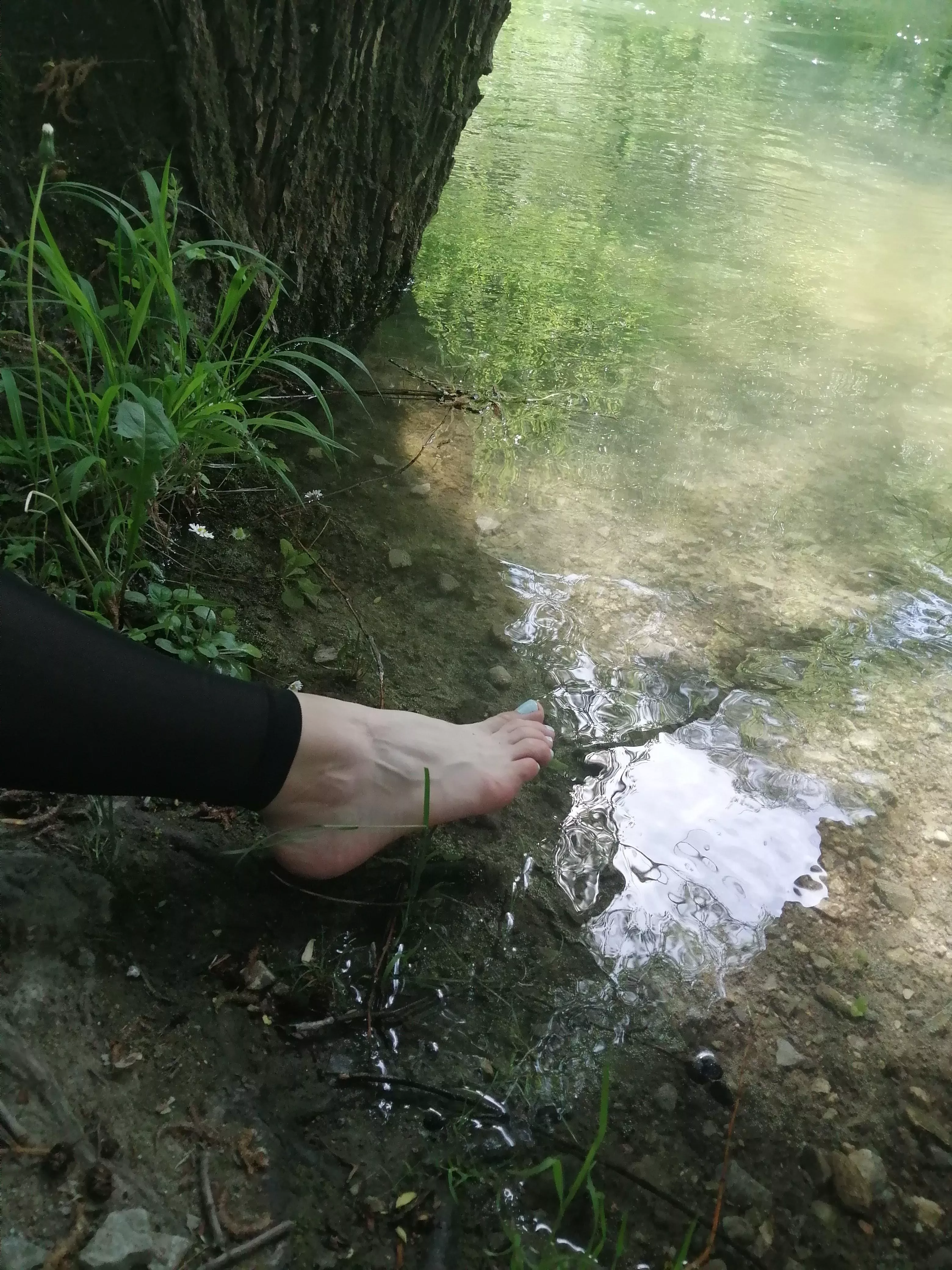 Never realized how veiny my feet get after a hike 😳