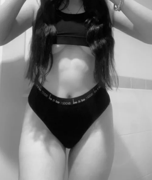 New fit, new pic 💁🏻‍♀️ [F]