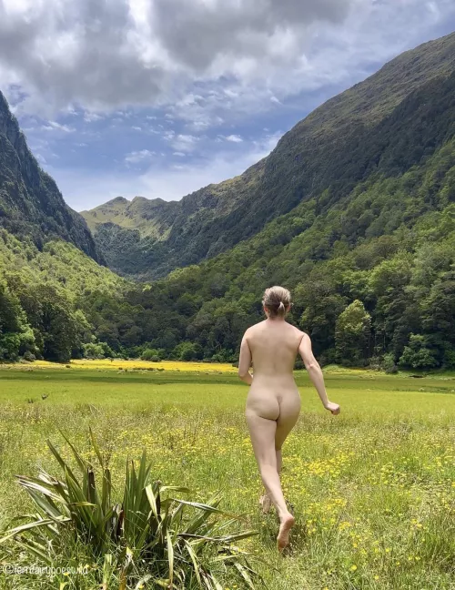 Nudist (oc) running in paradise