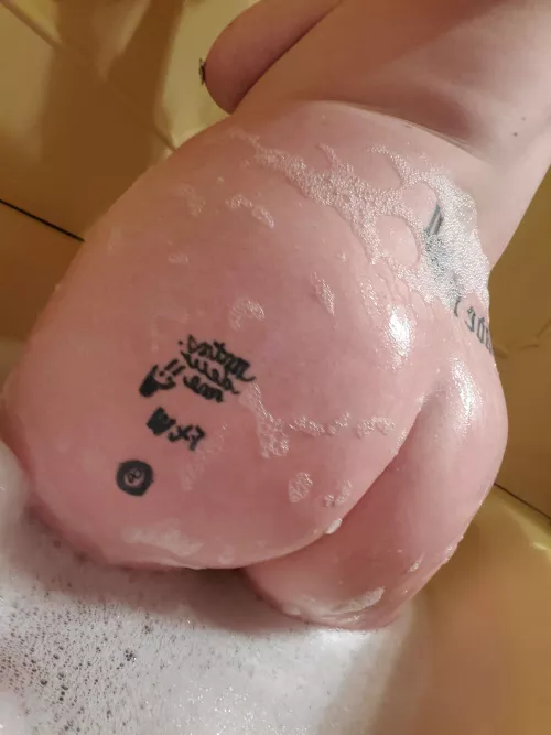Rub the bubbles all over my ass