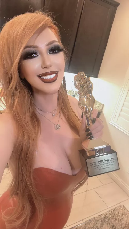 Selfie Sunday with her AVN Award