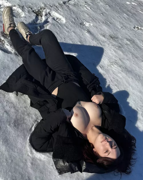 snow day = tits out