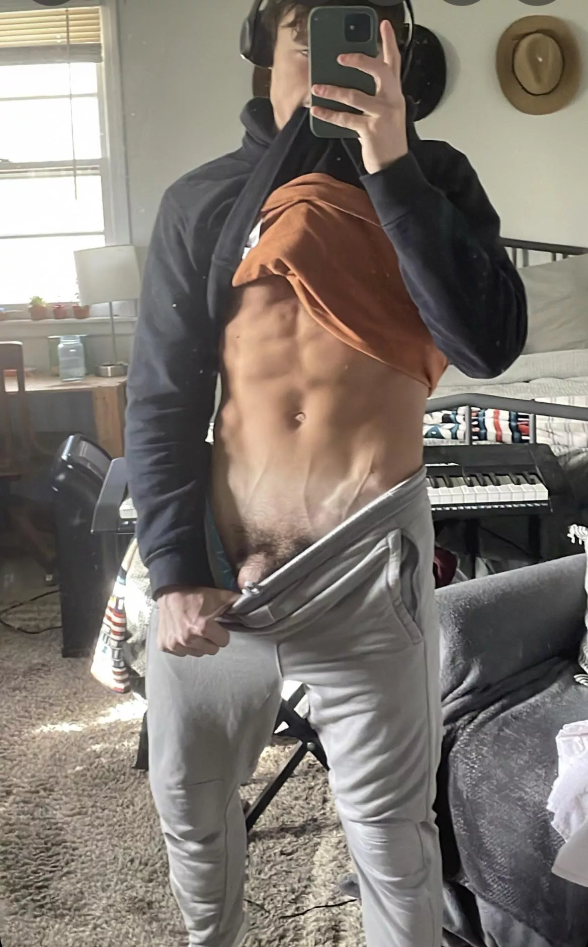 Straight 22 frat bro bttm lookin for bwc