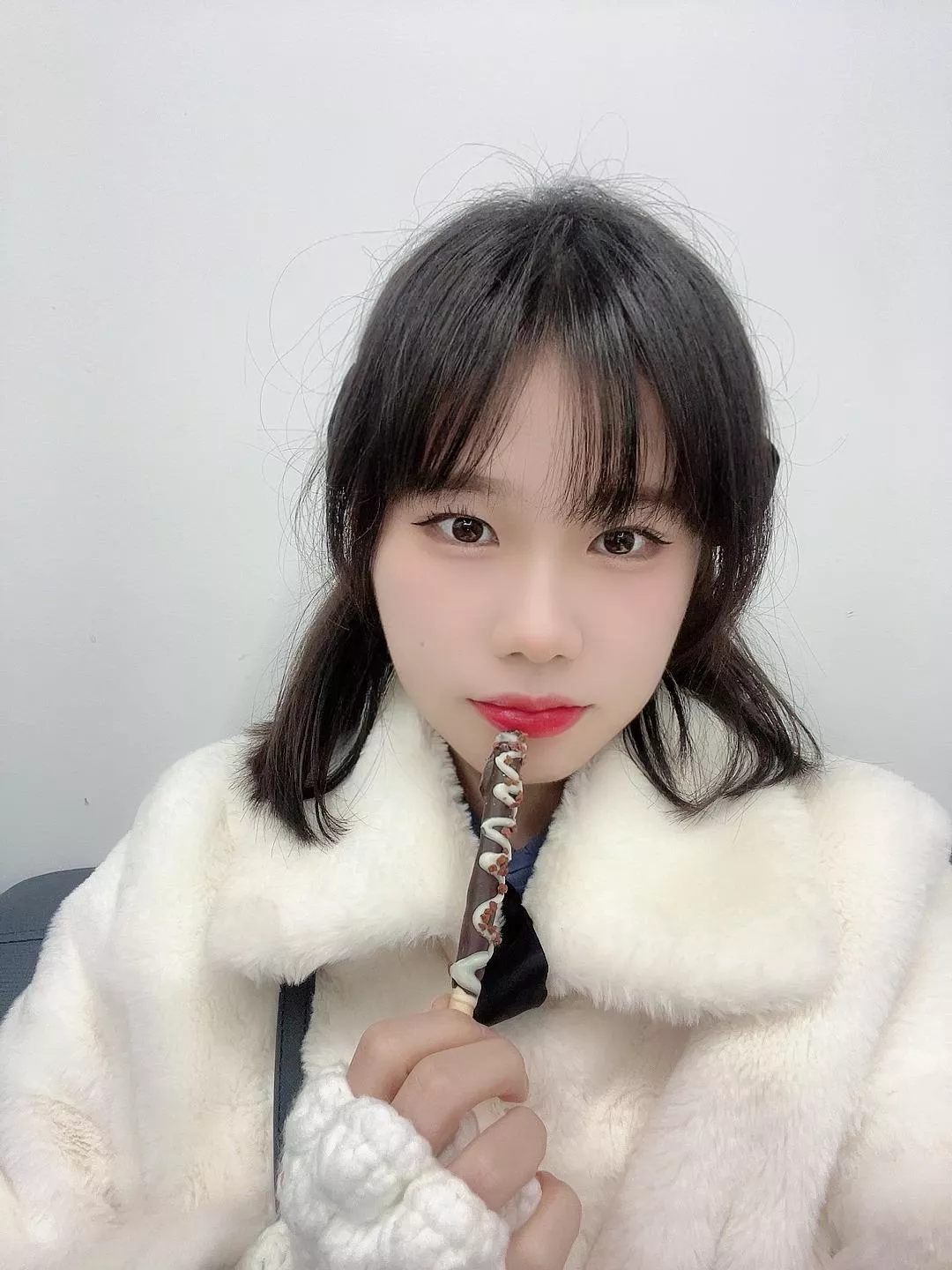 Tell me how pretty you think I am