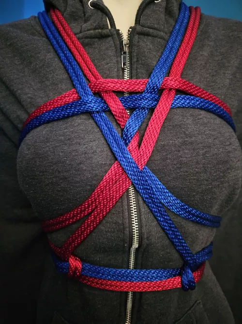 Tried to do a freehand double triangle with opposite colour on the sides