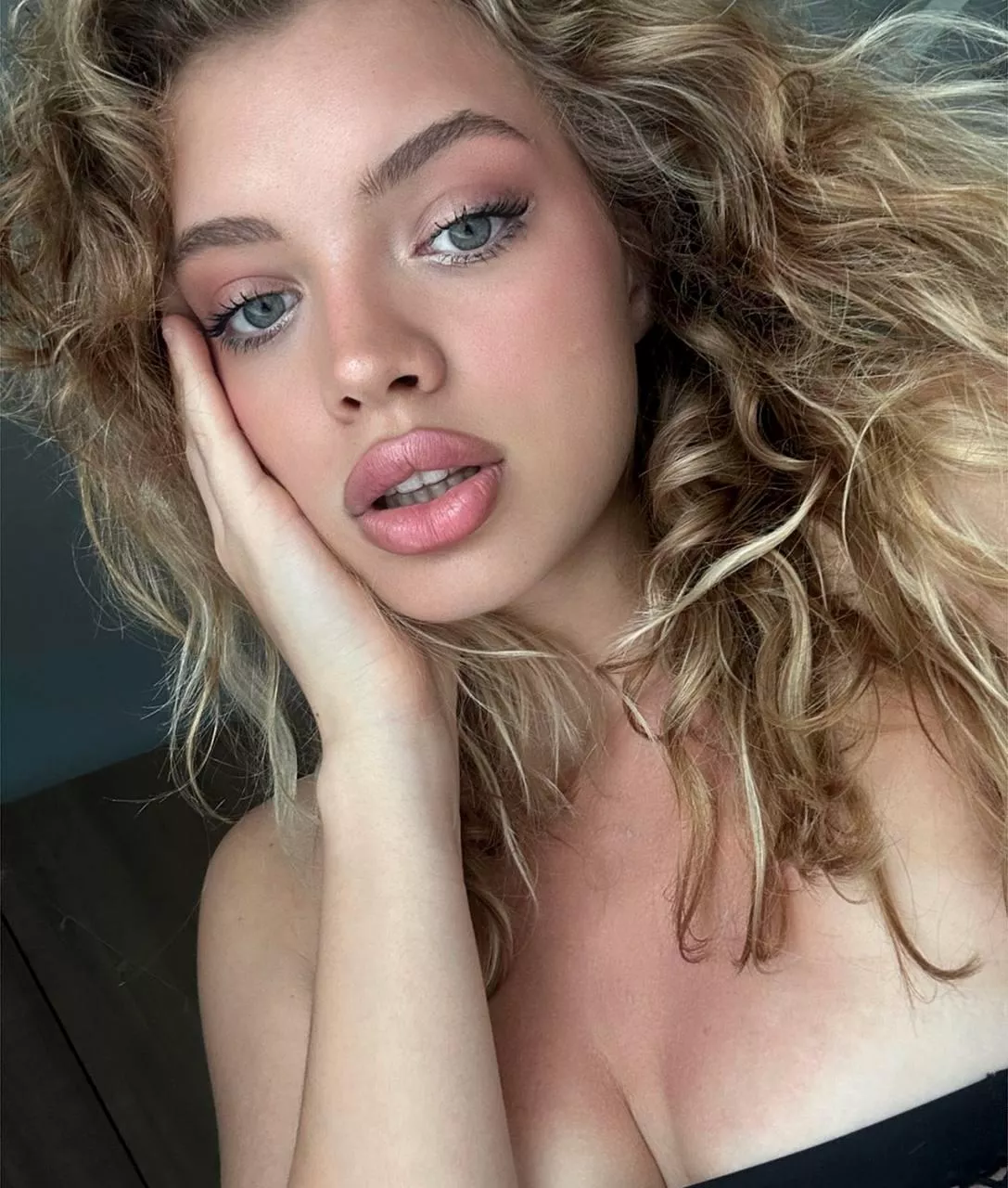 Unreal but totally real selfie with my blue eyes featuring