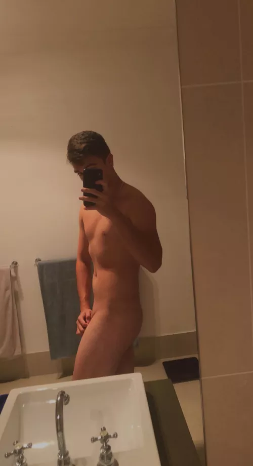 Wanna come hang out 👀🤭