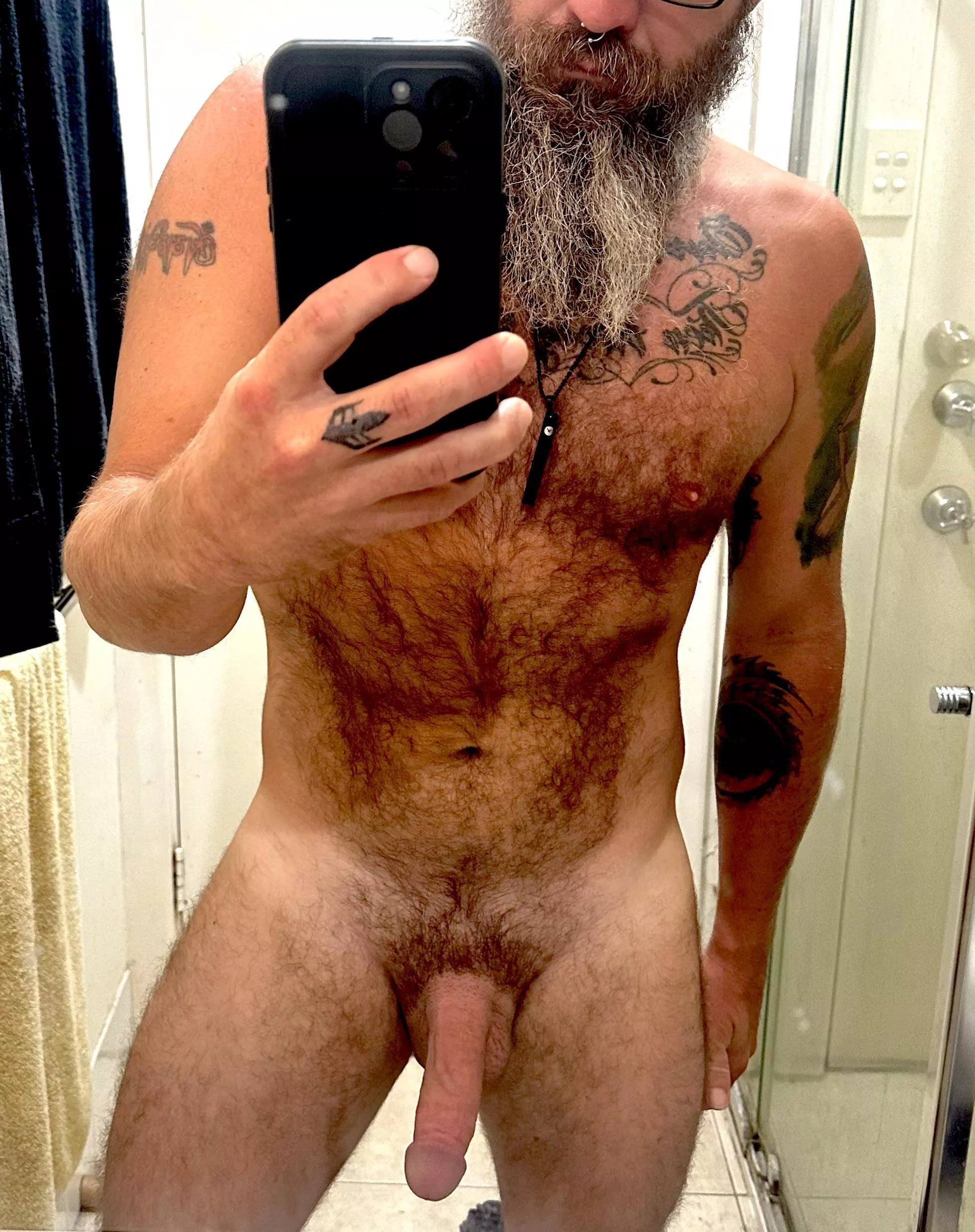Who loves older DILFS? (46)