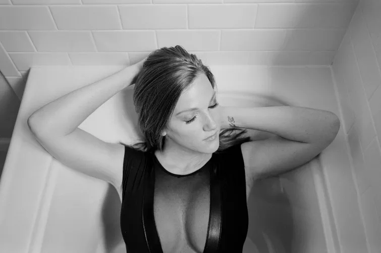 Window light in the bath / photo by Jack Linden (OC)