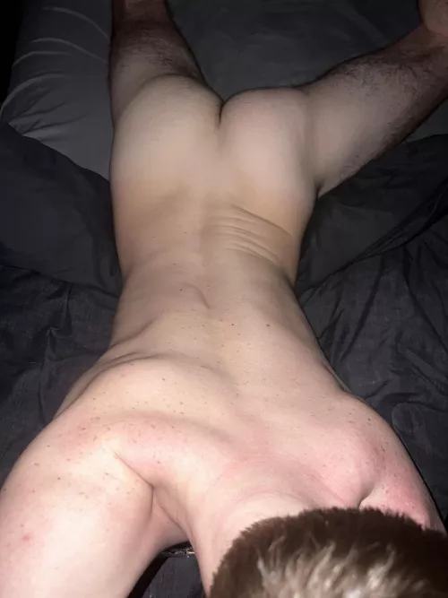 Wish I had someone to massage my back & cheeks 😔