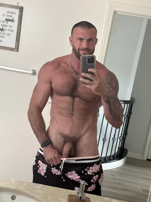 Would you rather suck me off before or after I shower? 🥵😏