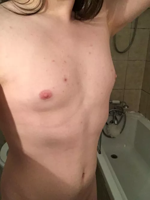 18F, 105lbs, 5’2. I’m insecure about my body.