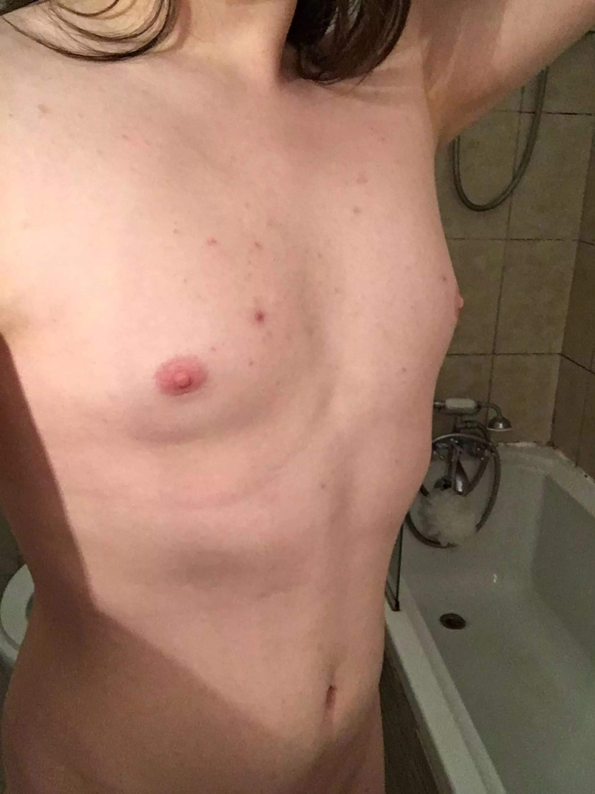 18F, 105lbs, 5’2. I’m insecure about my body.