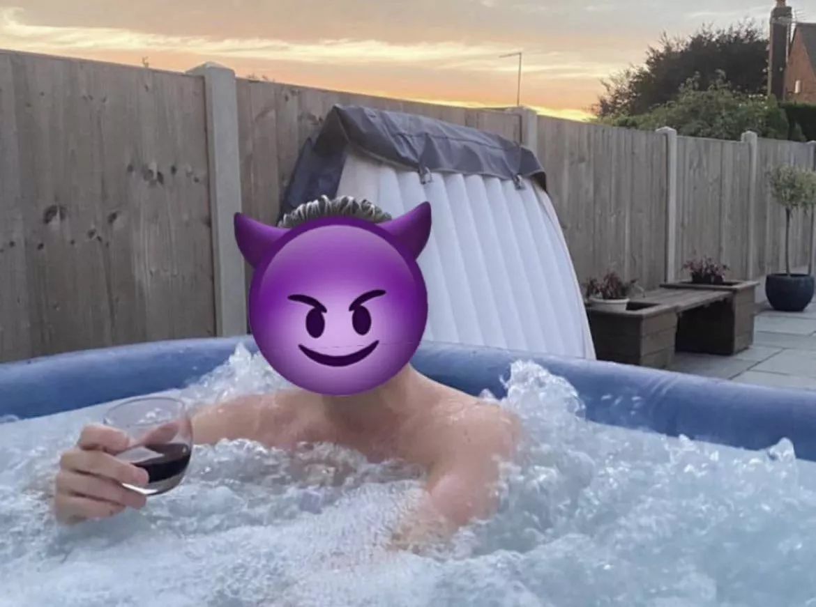 19 straight guy with gf…. Got a fantasy of gay hung guys bullying me and laughing at me. Want to be humiliated and used lol, give me a message asap want strict and experienced.