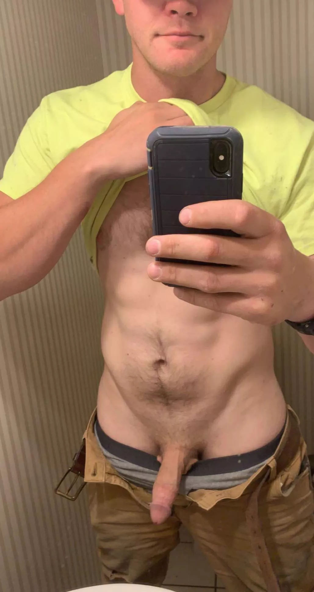 29 looking for young and smooth dm me