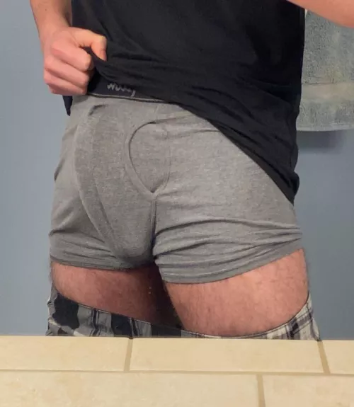 A hung 18 year olds mirror bulge!