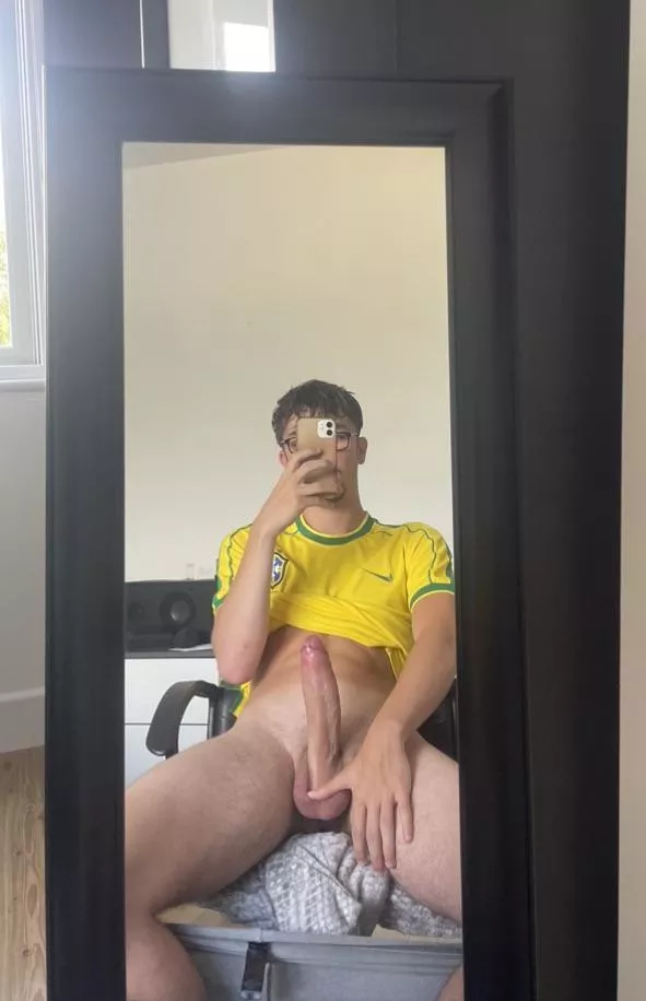 Anyone here want to ride my huge gaymer cock till I explode? ;)