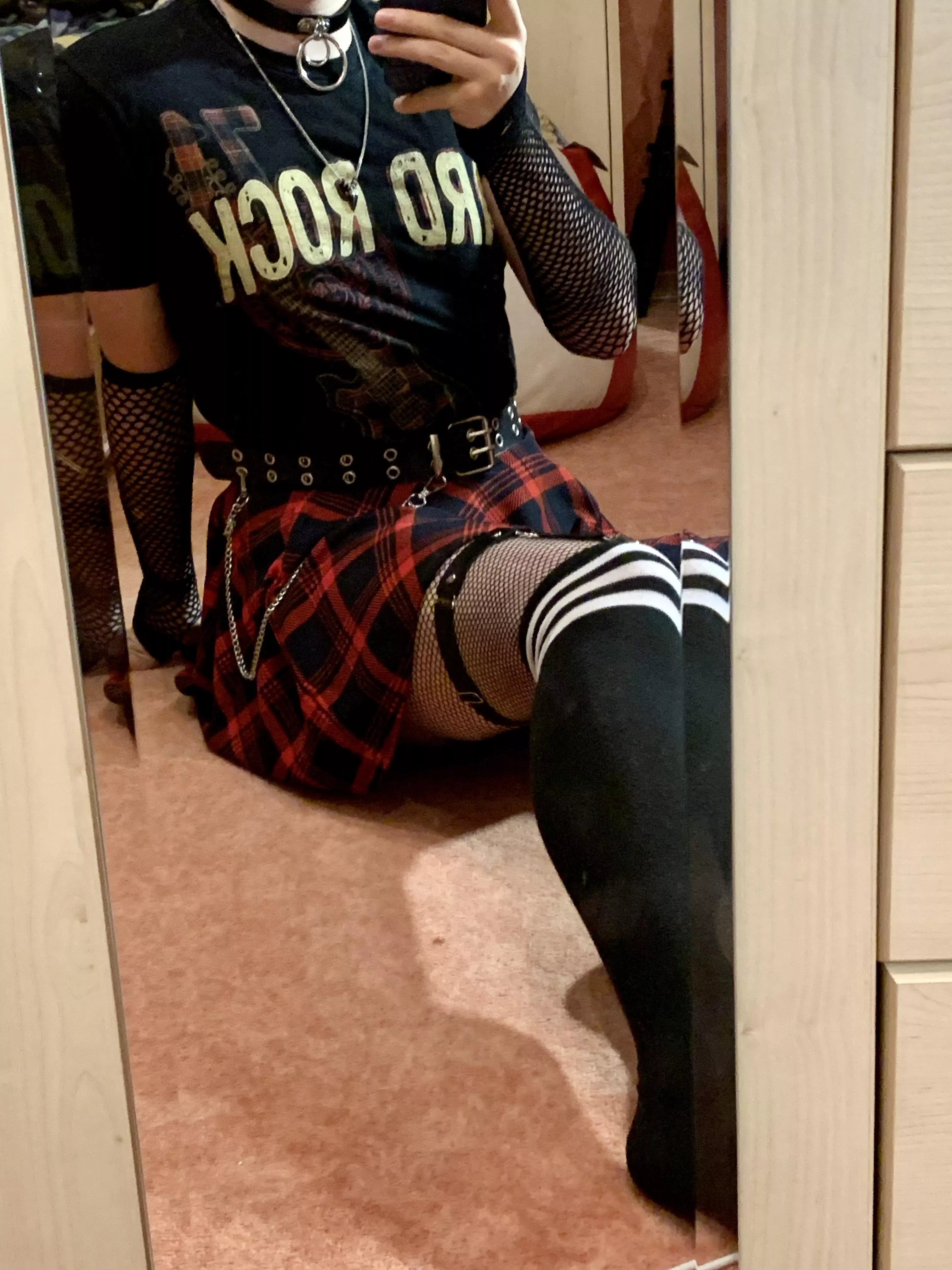 Anyone up to get know each other 💕