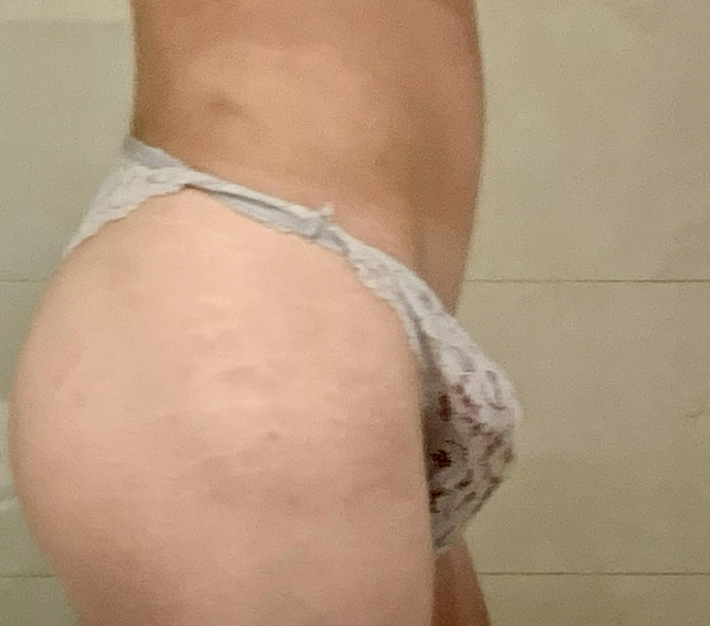 Anyone wanna destroy and make me submit (femboy)