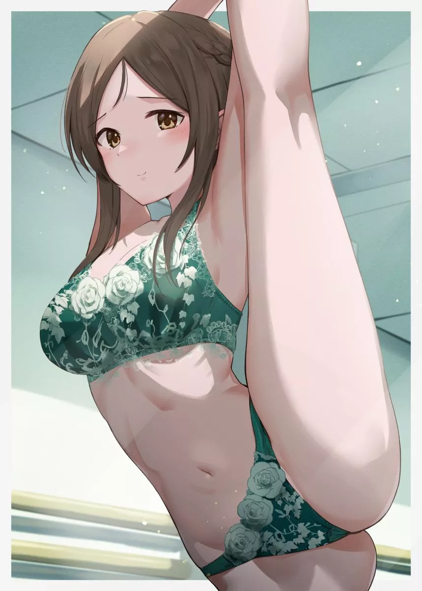 Ayase Honoka Stretching [Idolmaster]