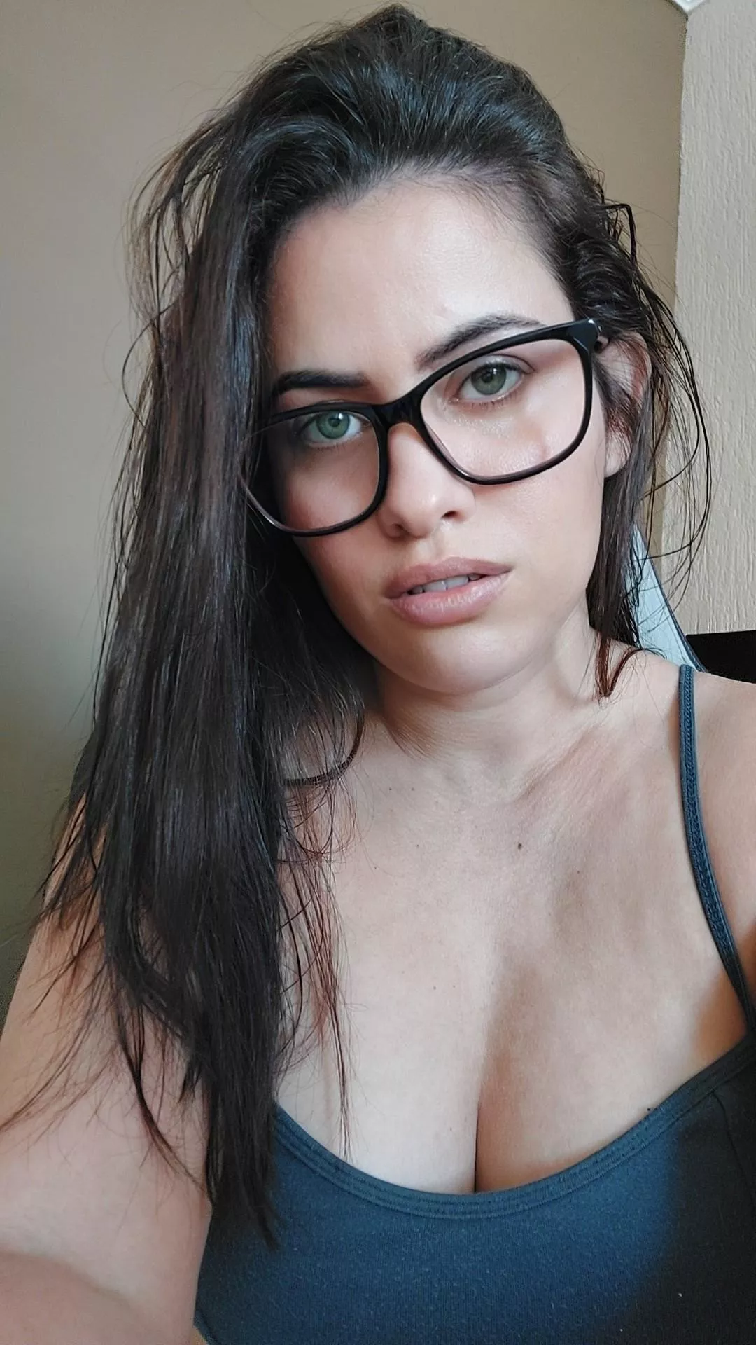 Cute and sexy 😁🤓