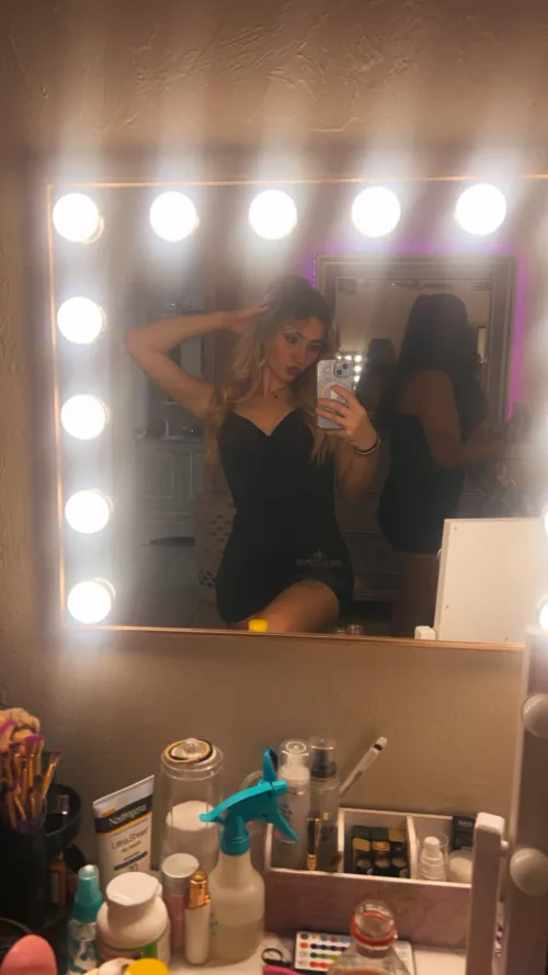 feeling sexy with this tight dress, might get sexier later ;)