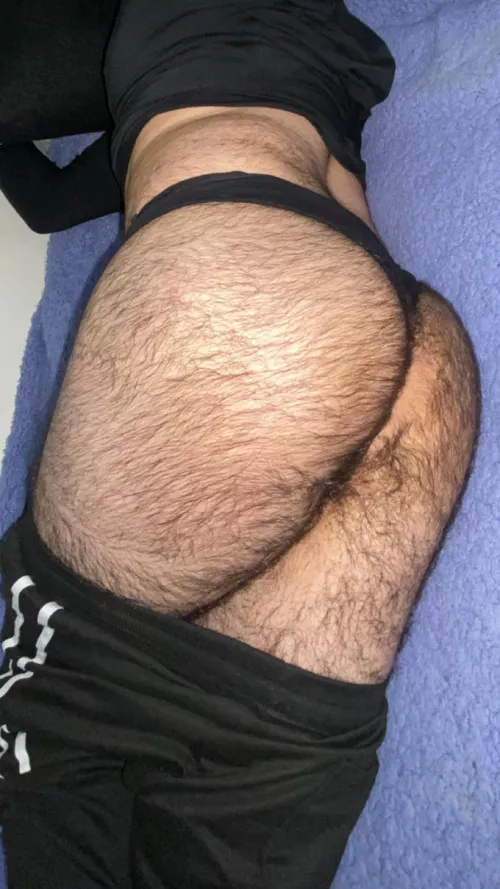 Feminine hairy [23] looking for huge cocks only, bbc++++ but not necessarily , dm for snap