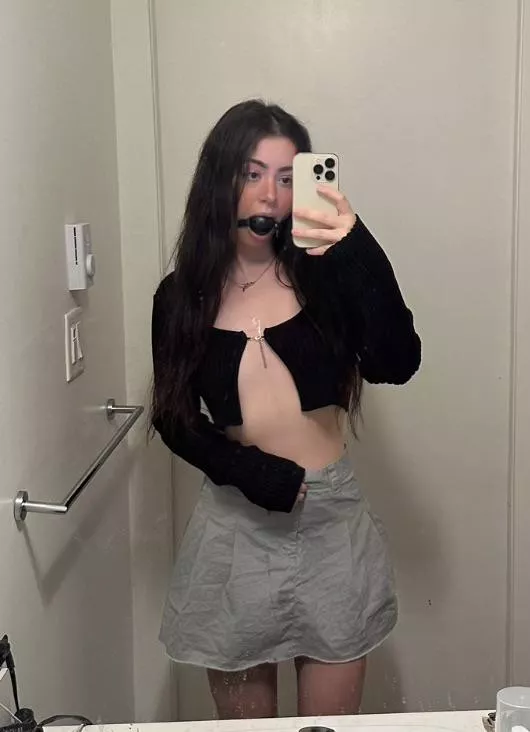 Good sluts gag themselves before daddy comes over [f]