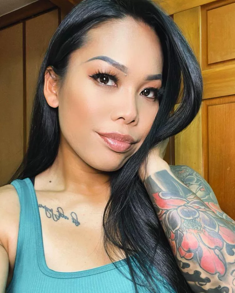 Gorgeous mixed Asian babe ❤️ your thoughts? WWYD?