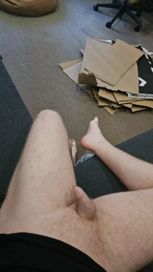 I got myself a brand new couch and gosh sitting around in the nude just hits different!