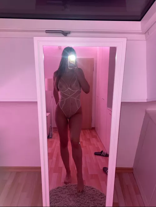 I need someone to take me out for dinner, I'm hungryyy