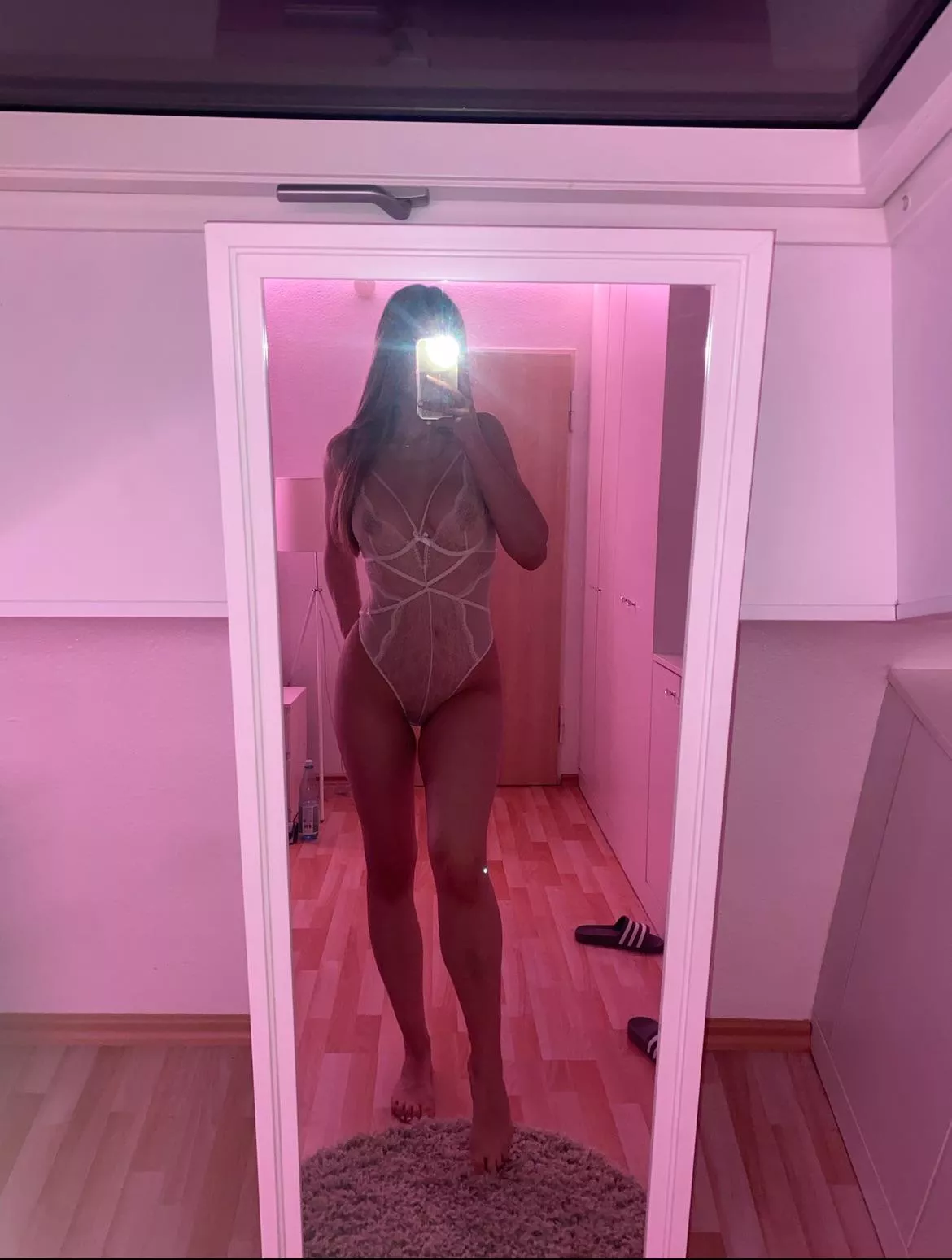 I need someone to take me out for dinner, I'm hungryyy