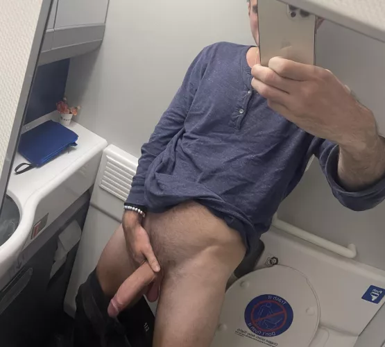 I wonder if anyone else on my long-haul flight had a bigger cock than me 💭
