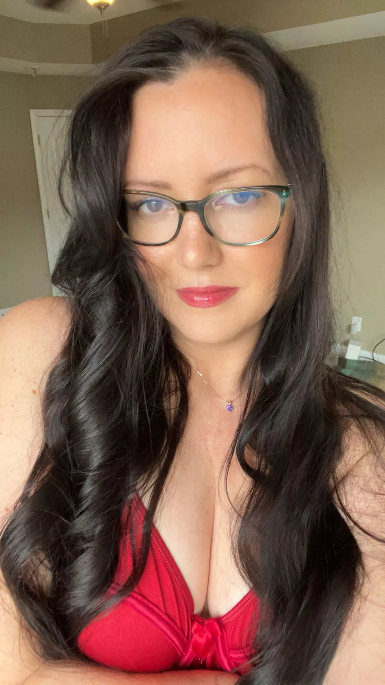 If you want to follow a sexy milf @jennis_83