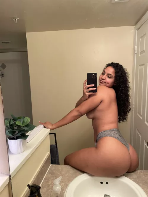 looking for someone who can spot me in the gym [f]