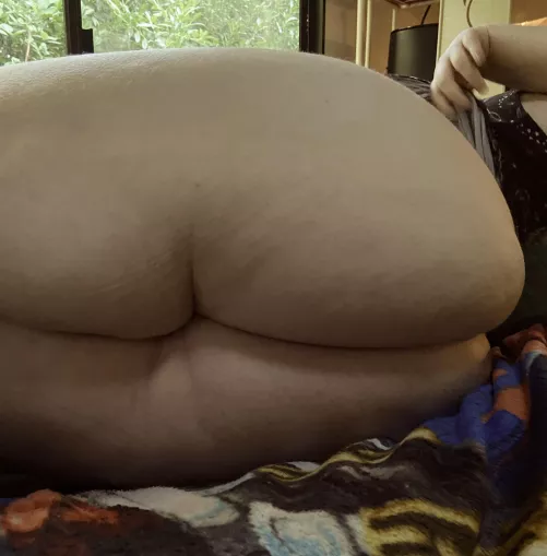 Monday night are so boring 🥱