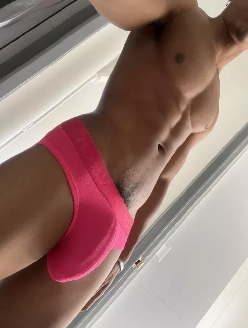 My bulge looks better in pink