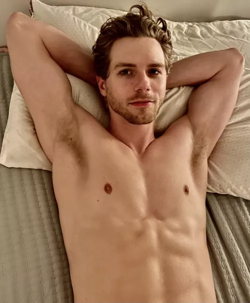 My friend insisted on taking a pic because he said my pits looked good; I hope you agree 🫶🏻