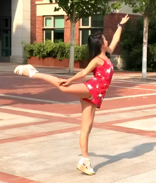 Sabrina Lam Panty Peek