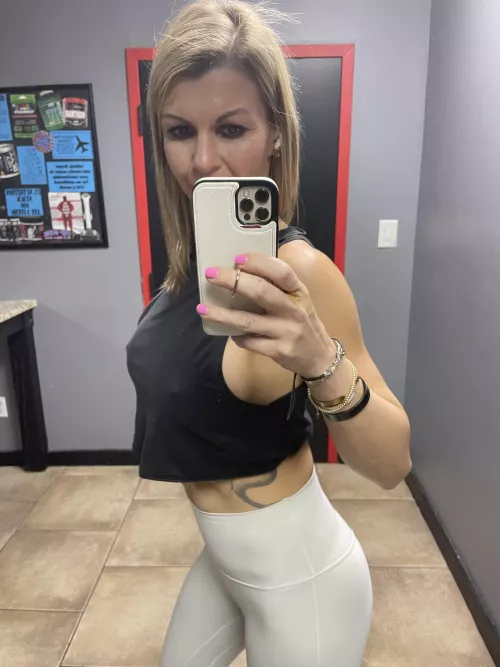 Something so simple yet so fun about this top!