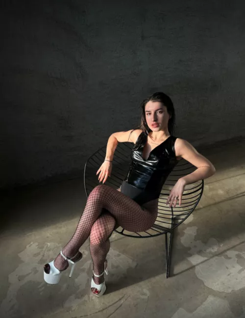 The Queen is here , bow you head before you greet me 👑