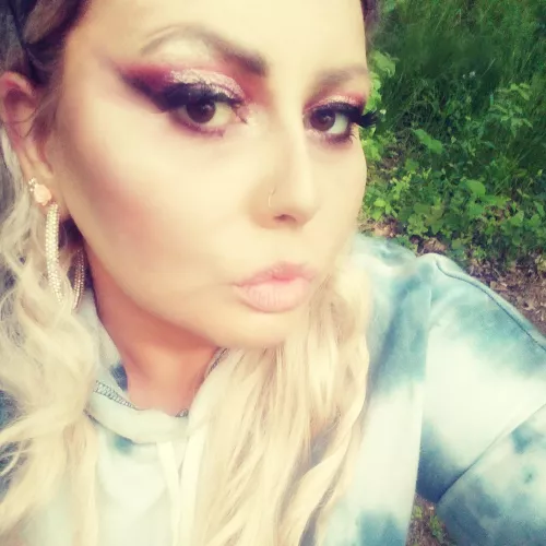 Thick, naughty Southern belle here, waiting for you.