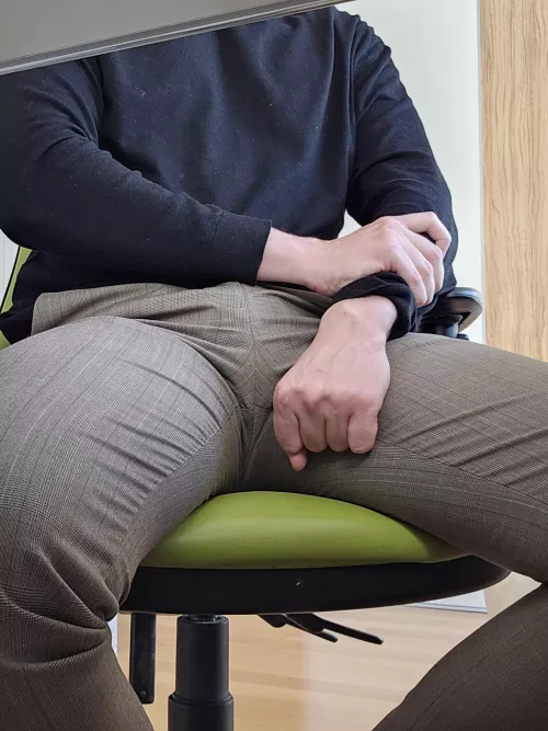 Thick thighs, veiny hands and big bulge