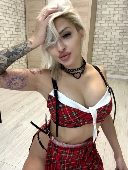 u can pull me from my neck band to band me hard 🥵