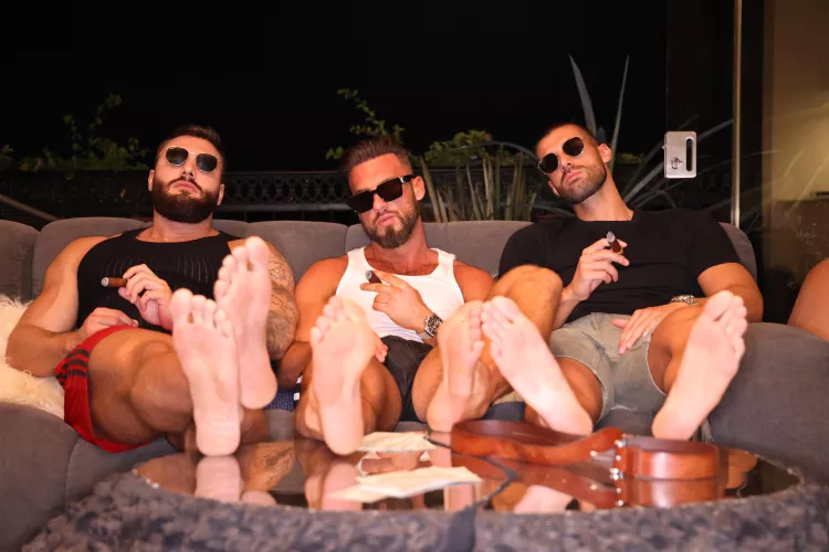 Wanna hangout with us? ❤️