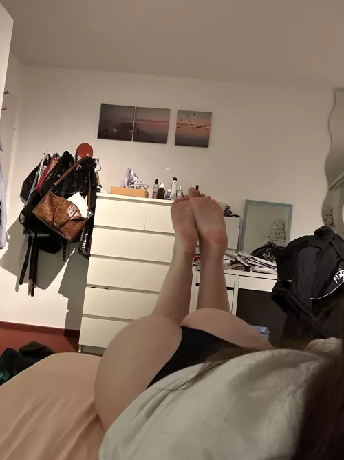 when you getting reay for the Gym and you make a quick Ass check