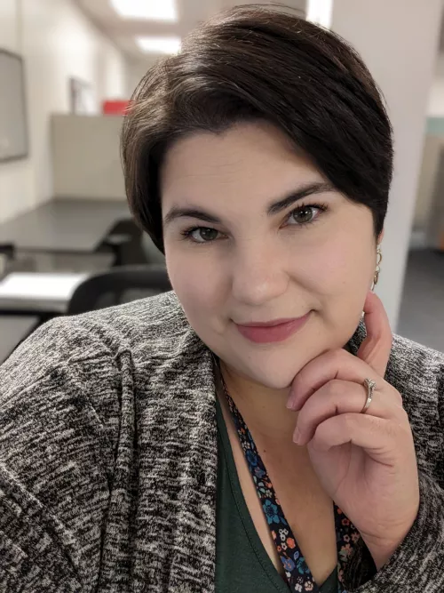 Who wants to be my cubicle neighbor 😏