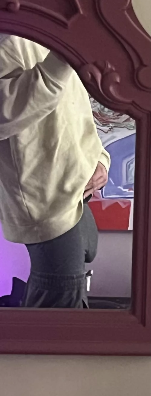 Wore some tight sweatpants to the store today maybe a bad idea?